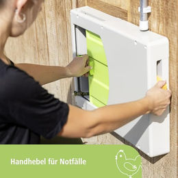 Kerbl SmartCoop Hühnertür aus Kunststoff mit Fremdlichterkennung und 300 cm Anschlusskabel für Hühnerställe – Bild 1 von 9