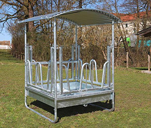 Kerbl Viereckraufe Hobby Futtertrog aus Metall mit 8 Fressplätzen und Palisadengitter in Silber – Bild 1 von 4