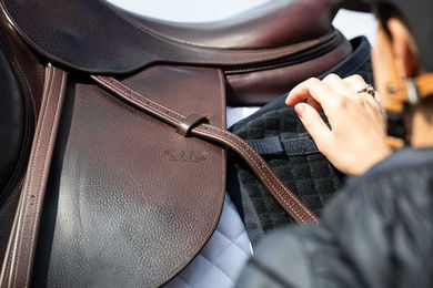 Kingsland Classic Wool Evolution Ausreitdecke für Pferde in Blau oder Schwarz – Bild 1 von 4