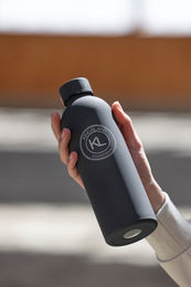 Produktbild von Kingsland Wasserflasche aus Edelstahl in Blau oder Schwarz
