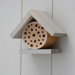 Kölle Insektenhotel aus Holz mit Giebeldach in Grau Größe S – Bild 1 von 1