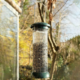 Kölle Nuss-Futterspender Hansi Futtersäule aus Aluminium Grün Silber Ø 8,5 x 24 cm – Bild 1 von 1