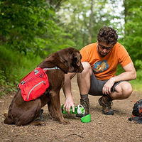 Produktbild von Kurgo Gourd Wasserflasche und Wassernapf für Hunde in Rot, PVC- und BPA-frei - 0,71 l