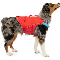 Produktbild von Kurgo Surf N Turf Hundeschwimmweste aus Nylon in Rot, Größe S, wasserdicht mit Reflektoren - 1 Stk.