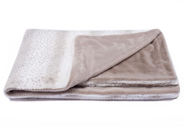 Produktbild von Kuschelige Hundedecke E&P aus Plüsch in Beige OEKO-TEX 100 Größe M 100x80cm