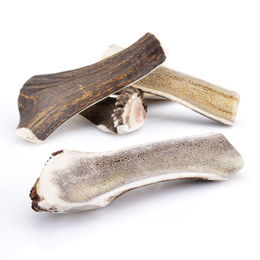 Produktbild von Larsson Halbiertes Geweihstück M Kauartikel - 80 g