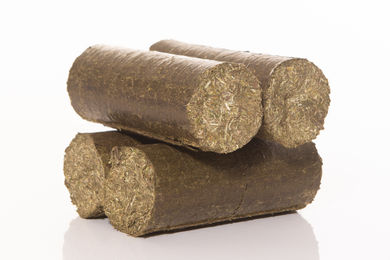 Produktbild von LAX Wiesen Knusperstange Luzerne- Heu + Hanf - 3,25 kg - 4 Stangen