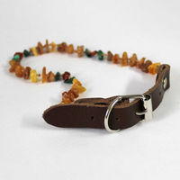 Produktbild von Larsson Farm Bernsteinkette mit Malachit und Red-Jasper Halsband für Hunde und Katzen 40-50 cm