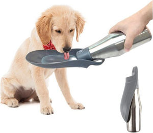 Ledander Hunde-Futterspender und Trinkflasche für unterwegs 750ml aus Silikon in Schwarz und Silber – Bild 1 von 5