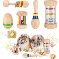 Produktbild von Ledander Knabberspielzeug aus Holz für Kleintiere wie Hamster Meerschweinchen und Kaninchen mit Glocke