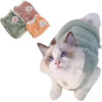 Produktbild von Ledander Winter-Hundeoverall und Katzenpullover aus Plüsch für kleine Hunde und Kitten
