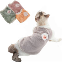 Produktbild von Ledander Winter-Hundeoverall und Katzenpullover aus Plüsch für kleine Hunde und Kitten in Grau Größe M