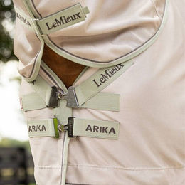 LeMieux Arika Armour-Tek Fliegendecke mit abnehmbarem Halsteil in Beige 2,7 m – Bild 1 von 4