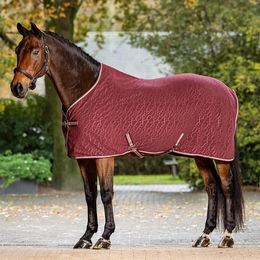 LeMieux Arika Monogram Fleece Decke für Pferde Rot – Bild 1 von 1