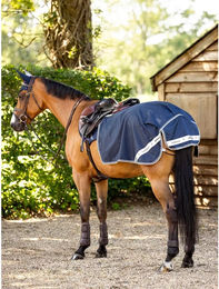 LeMieux Arika Wasserdichte Nierendecke für Pferde aus Polyester in Blau XL – Bild 1 von 3
