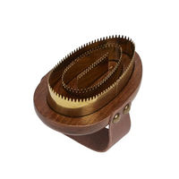 Produktbild von LeMieux Artisan Metall-Striegel für Pferde in Braun