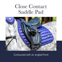 Produktbild von LeMieux Close Contact Suede Square Schabracke für Pferde in Pfau Blau Größe L