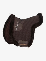 Produktbild von LeMieux Hunter Merino+ Satteldecke für Pferde aus Wolle in Braun Größe L