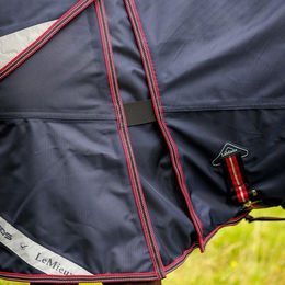 LeMieux Kudos Thermo Layer Turnout Rug Pferdedecke 300g mit abnehmbarem Halsteil Blau – Bild 1 von 6