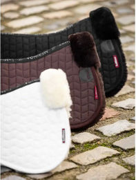 LeMieux Merino+ Halbpolster Sattelpad aus Wolle Schwarz/Natur Größe S – Bild 1 von 2