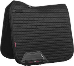 LeMieux Merino Plus Sensitive Lammfell Dressurschabracke aus Bambus Schwarz Größe L – Bild 1 von 6