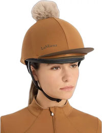 Produktbild von LeMieux Reiterhelm-Mütze mit Pompom für Damen aus Seide in Braun