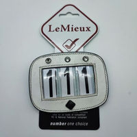 Produktbild von LeMieux Sattelnummernhalter aus Kunstleder in Weiß für Dressursättel