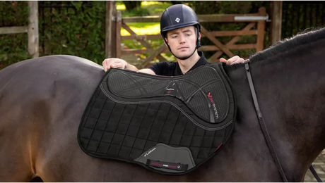 LeMieux X-Grip Silicone EuroJump Schabracke für Pferde Schwarz Größe L – Bild 1 von 6