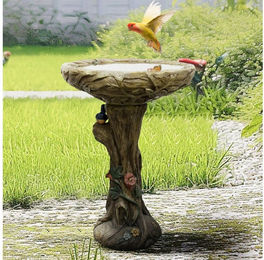 Lotus International Vogeltränke und Vogelbad aus Beton mit dekorativem Kunstvogel in Grau, 65 cm hoch x 45,5 cm Durchmesser – Bild 1 von 5