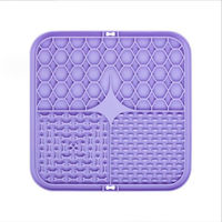 Produktbild von Love Home Garden Schleckmatte aus Silikon für Hunde in Lila - 15,5 cm