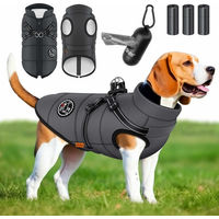 Produktbild von LOVPET Hundejacke Hundemantel mit integriertem Geschirr und Kotbeutel-Set, wasserdichte gefütterte Winterweste für Hunde in Schwarz - 45 Stk.