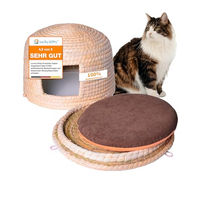Produktbild von Lucky-Kitty Katzenhöhle mit Kissen aus Heu und Gras in Beige für Katzen und kleine Hunde