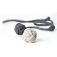Produktbild von LucyBalu Katzen Wurfspielzeug Knot Balls aus Baumwolle 2er Set Weiß Grau