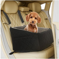 Produktbild von LuxusKollektion Autositz für kleine Hunde und Katzen aus Plüsch mit Seitentaschen und Waschbarem Gurt in Größe S