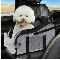Produktbild von LuxusKollektion Hundeautositz aus Plüsch für kleine Hunde in Grau mit Aufbewahrungstaschen und Gurt