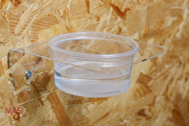 Produktbild von M&S Reptilien Terrarium Futterhalter mit Einwegbecher