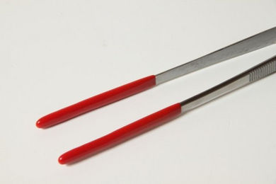 Produktbild von M&S Reptilien Terrarium Pinzette, mittel mit Gummiüberzug