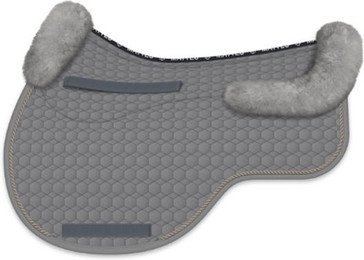 Produktbild von Mattes Eurofit Schabracke mit Lammfell vorne und hinten