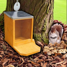 Produktbild von Mucola Eichhörnchen Futterhaus aus Holz mit Zinkdach