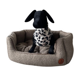 Produktbild von Muschelbett aus weichem Bouclé in Braun – stilvoller Rückzugsort für Katzen & kleine Hunde - M