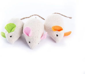 Produktbild von Martin Sellier Naturstoff Katzen Plüschtier bunt beige