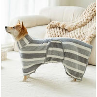 Produktbild von Mate for dogs Hundebademantel Harko grau Größe L saugfähig und weich