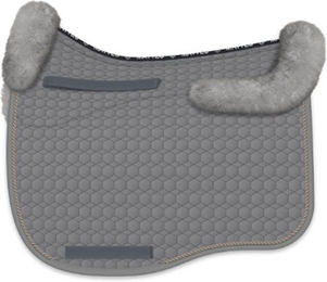 Produktbild von Mattes Eurofit Schabracke mit Lammfell vorne und hinten in Grau Größe L