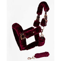 Produktbild von Maximilian Equestrian Halfter Fluffy mit Strick in Roségold und Bordeaux für Cob aus synthetischem Schafsfell
