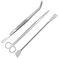 Produktbild von May Aquarium Terrarium Set aus Edelstahl mit gebogener Pflanzenpinzette und Pflanzenschere in Silber