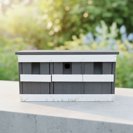 Melko Nistkasten aus Holz mit 3 Nistkammern für Spatzen und Meisen Grau-Weiß 44 x 15,5 x 21,5 cm – Bild 1 von 6