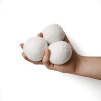 Produktbild von Minty&Marla XXL Filzbälle 3er Set Katzenspielzeug aus Filz in Weiß