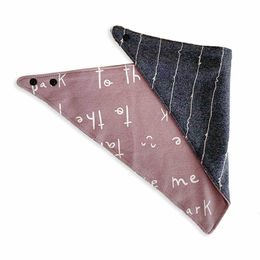 Monkimau Hundehalstuch aus Baumwolle mit Schrift und Linien in Bunt für mittelgroße Hunde – Bild 1 von 2