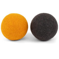 Produktbild von myfelt Risa & Kuno Hundespielzeug Ball Set aus Wolle für Riesenrassen in Gelb Grau Bunt