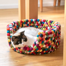 Produktbild von naturling Filzkugel Katzenbett rund aus 100% Schurwolle